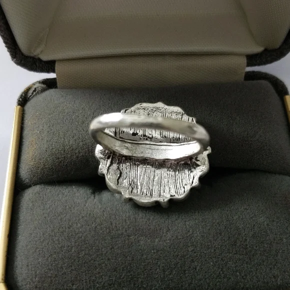 Pretty blue/turquoise flower ring - Picture 3 of 3